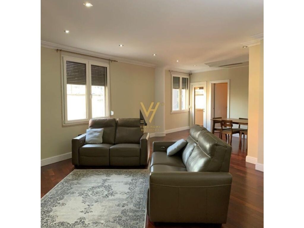 Shitet apartament 3+1 +2 te Rruga e Barrikadave 4