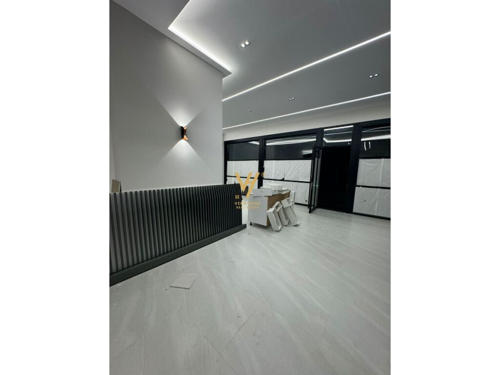 Shitet Njesi Biznesi te Pazari i Ri 100 m2 2