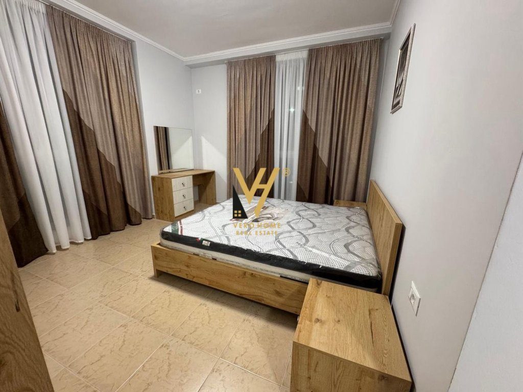 JEPET APARTAMENT 3+1+2 ME QERA TEK USLUGA, STACIONI I TRENIT 100.000 LEKE 3
