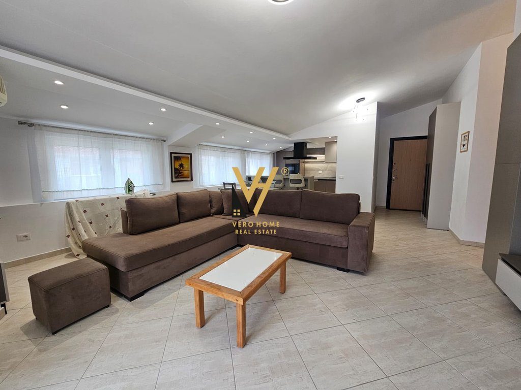 JEPET PENTHOUSE 2+1+2 ME QERA TE FRESKU 600 EURO