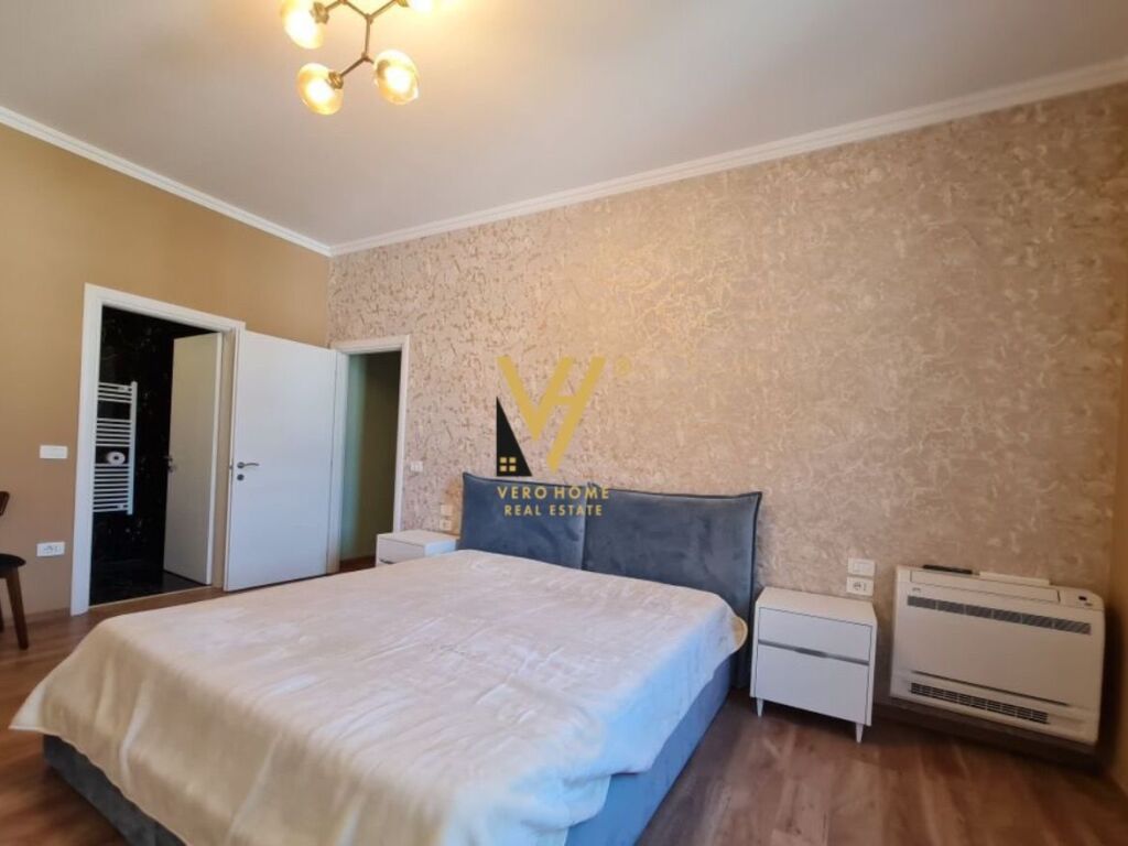 Jepet Apartament 2+1+2+ballkon me qera te Amerikan 3 , Yzberisht 130 m2 2