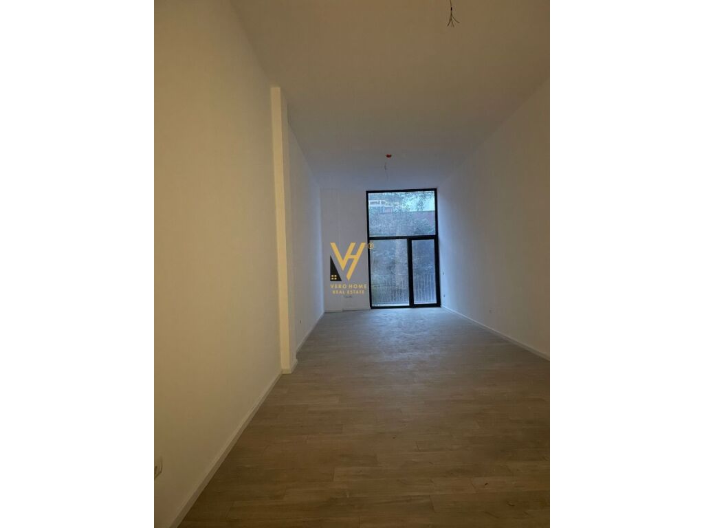 Jepet Ambient Biznesi me qera te Garden Building , Rruga e Kavajes 80 m2