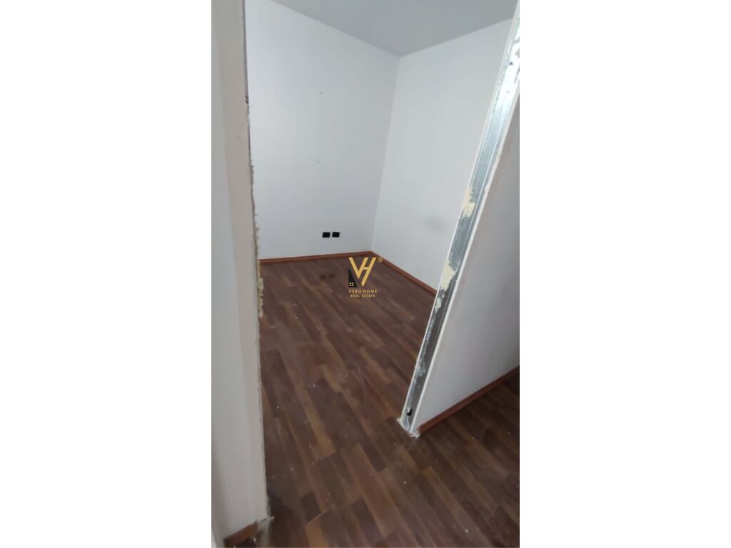Jepet ambient biznesi me qera ne Blloku 120 m2 3