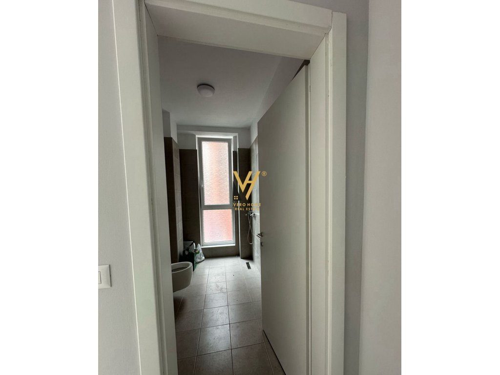 JEPET ZYRE 122 M2 ME QERA STACIONI I TRENIT 1.300 EURO 3