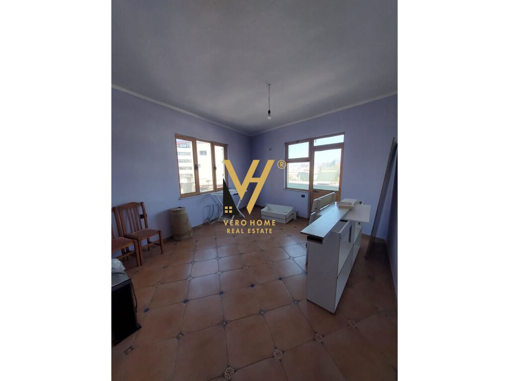 JEPET APARTAMENT 2+1 ME QERA NE SELITE 45.000 LEKE 3