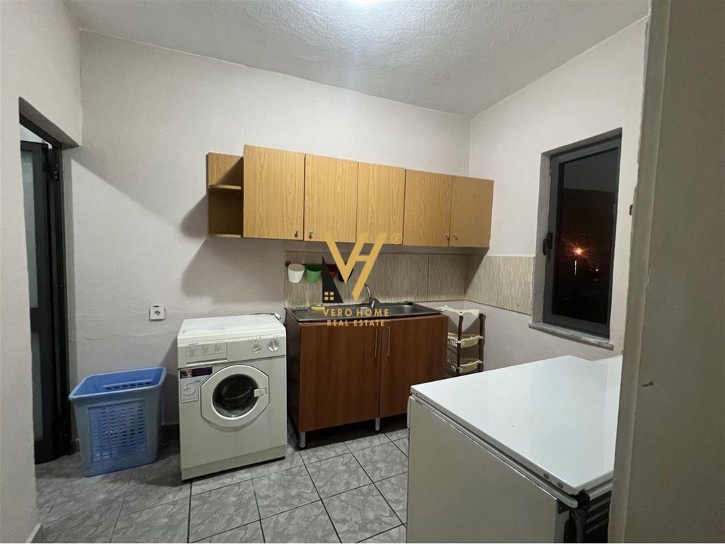 JEPET APARTAMENT 2+1+BLK ME QERA TE RRUGA BARRIKADAVE 500 EURO 2