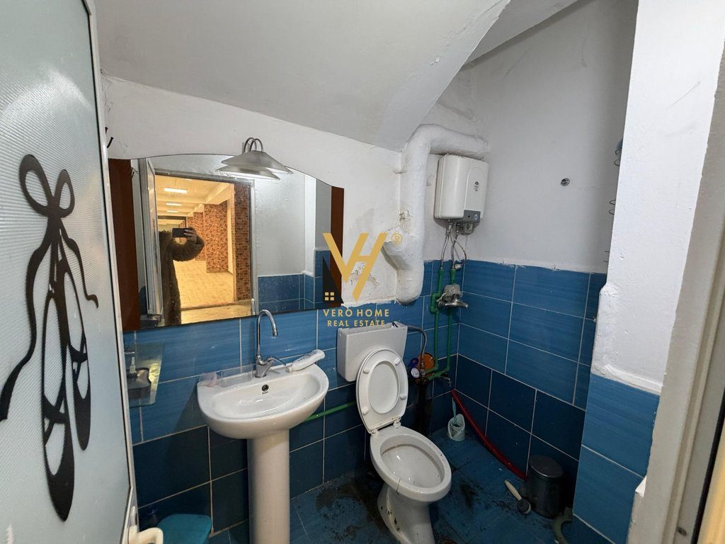 JEPET AMBIENT BIZNESI 150 M2 ME QIRA TE 21 DHJETORI 70.000 LEKE 4