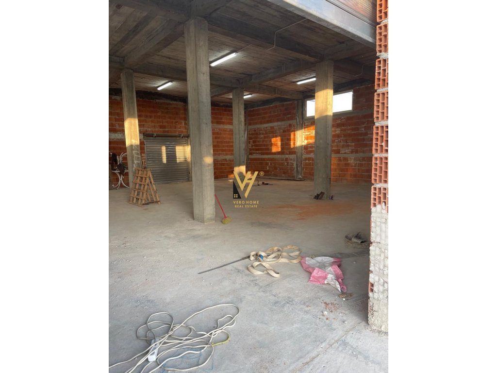 JEPET MAGAZINE 200 M2 ME QERA TE SANATORIUMI, SAUK 1.500 EURO 3