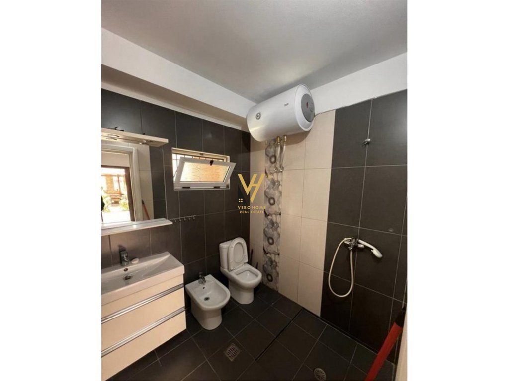 JEPET APARTAMENT 2+1+BLK ME QERA TE 21 DHJETORI 650 EURO 4