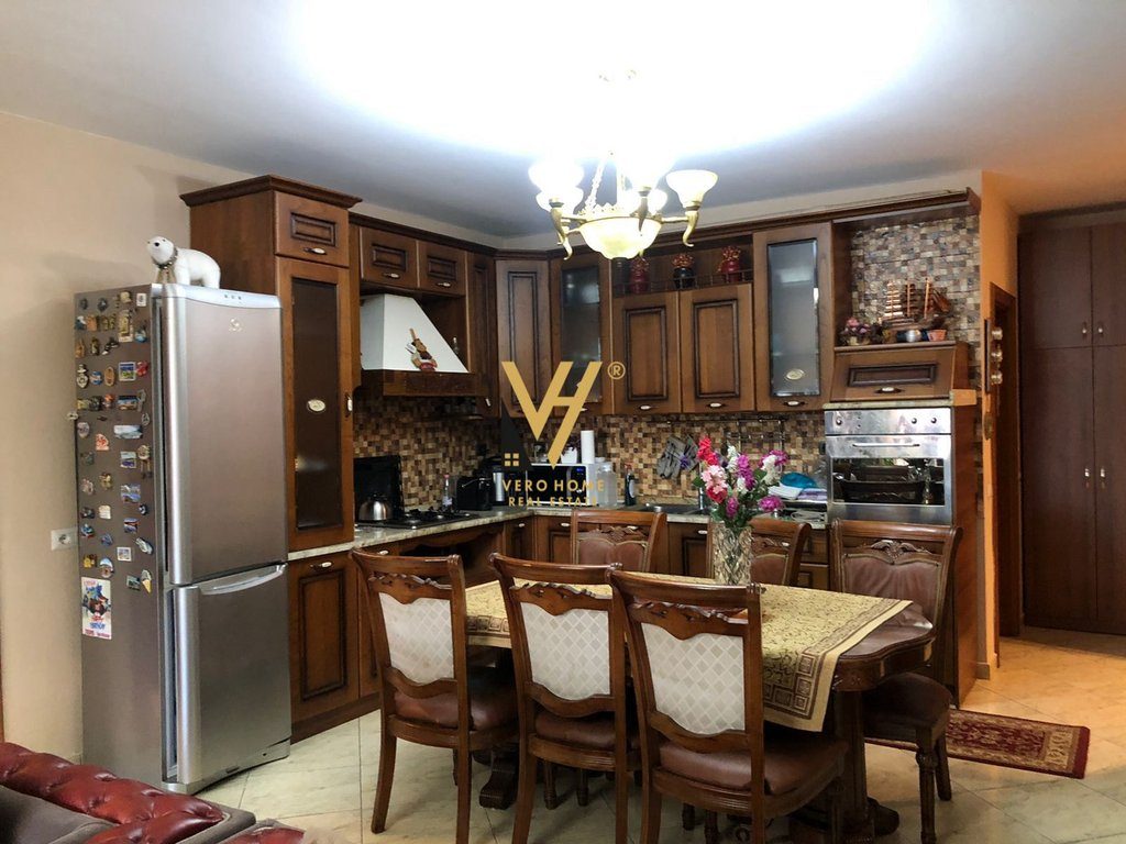 JEPET APARTAMENT 2+1+2 ME QIRA TE SIRI KODRA 800 EURO 2