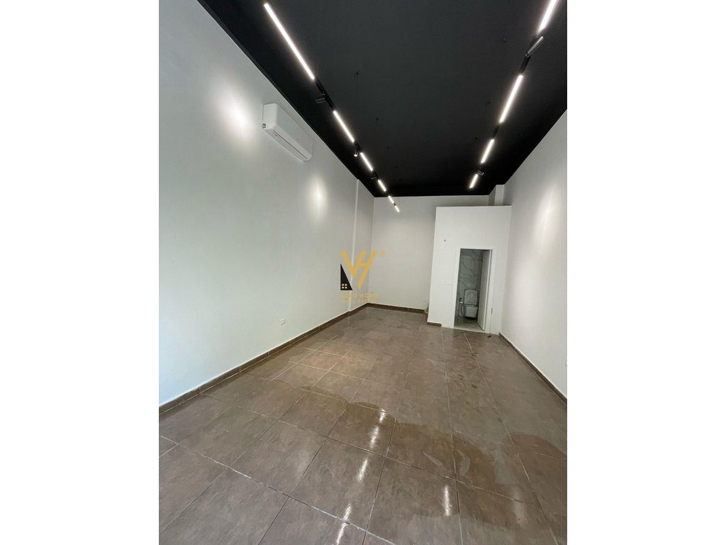 JEPET AMBIENT 35 M2 ME QERA TE KOMUNA E PARISIT 500 EURO 2