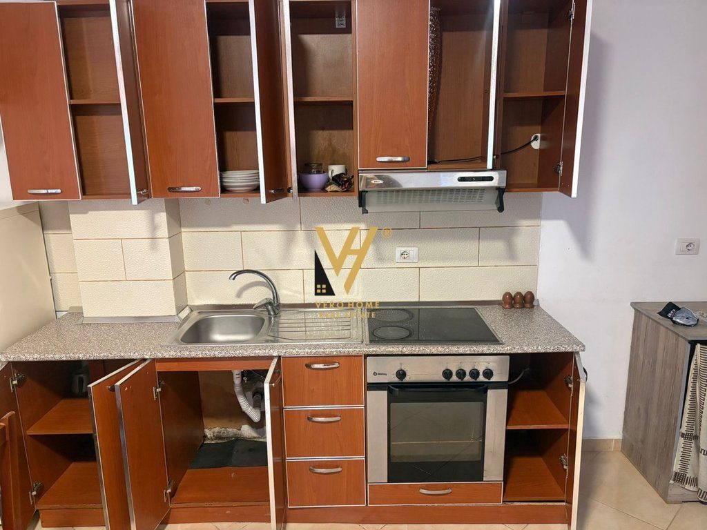 JEPET APARTAMENT 1+1 ME QIRA TE LIQENI I THATE 40.000 LEKE 2