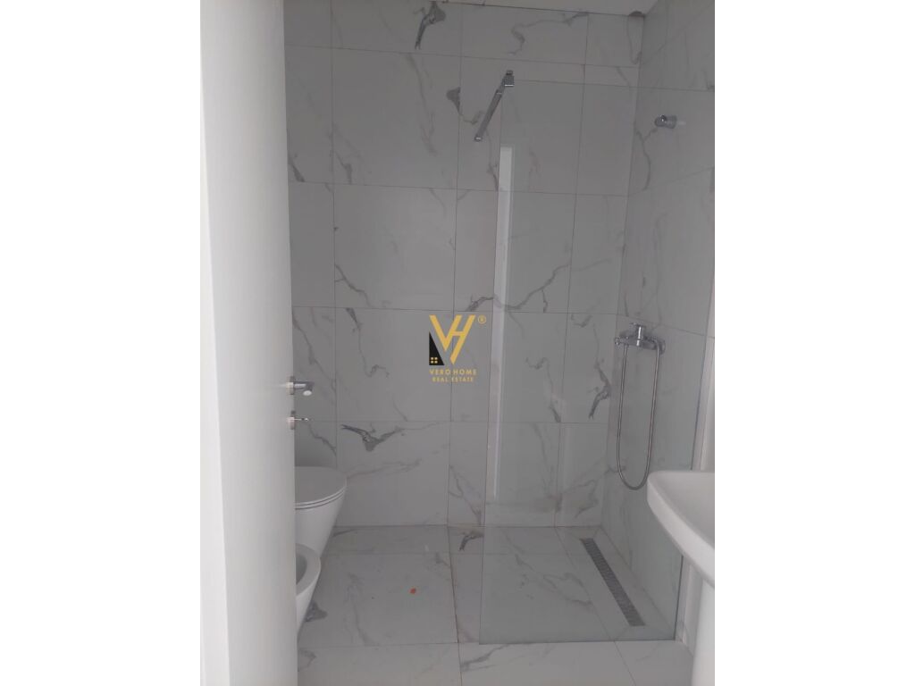 Jepet Zyre me qera te Lakeview , Liqeni Artificial 123 m2