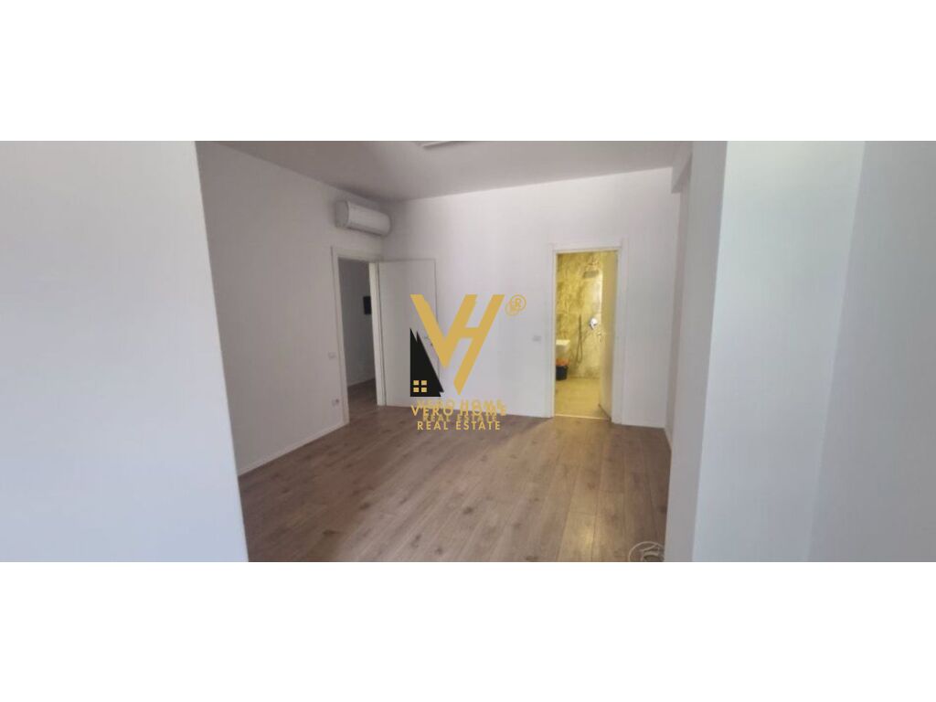 JEPET ZYRE 117 M2 ME QERA NE BLLOK 1.250 EURO