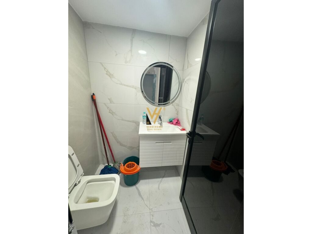 Shitet Njesi Biznesi te Pazari i Ri 100 m2 3