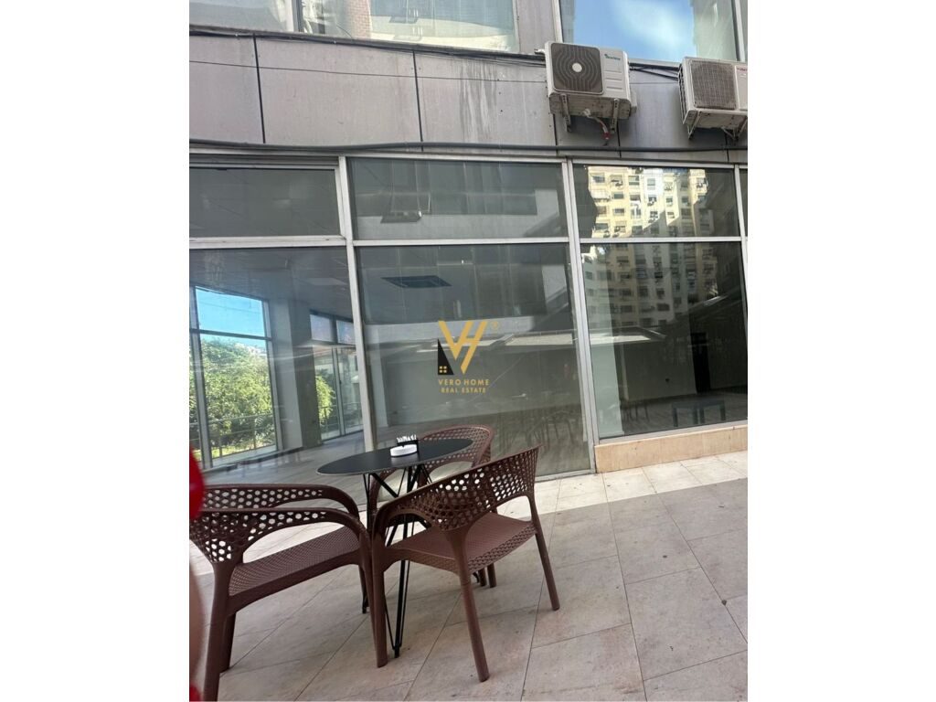 Jepet Dyqan me qera te Stacioni i Trenit 172 m2