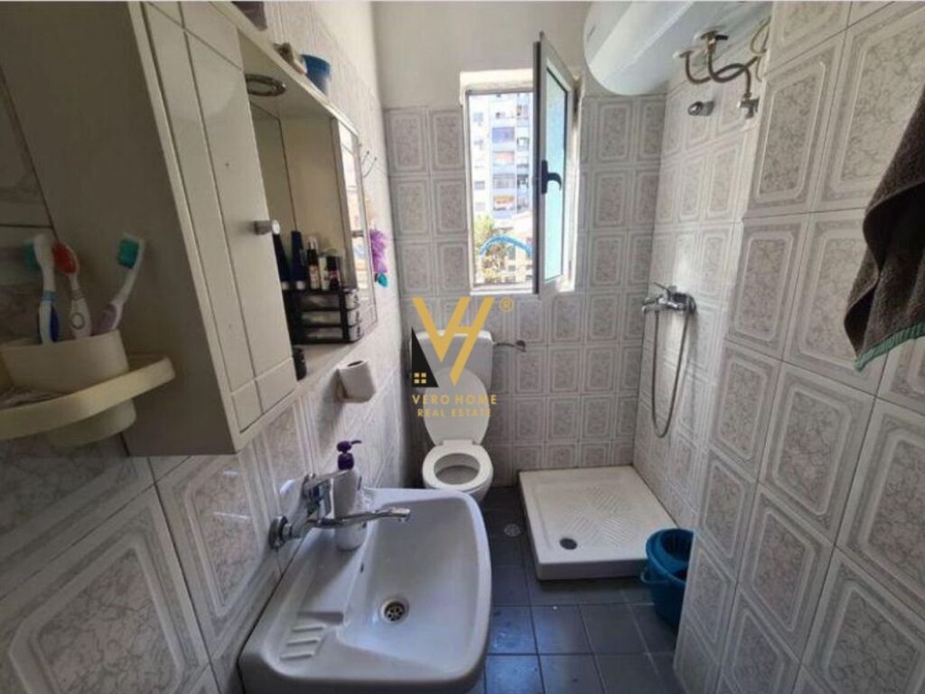 Shitet Apartament 1+1+ballkon te Stadiumi Dinamo 65 m2 4
