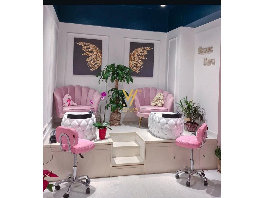 JEPET AMBIENT KOMERCIAL 70 M2 ME QIRA TE MYSLYM SHYRI 80.000 LEKE 4