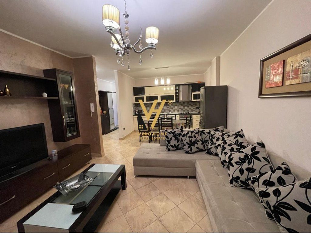 JEPET APARTAMENT 2+1 ME QERA RR.QEMAL STAFA, ISH PROFARMA 700 EURO