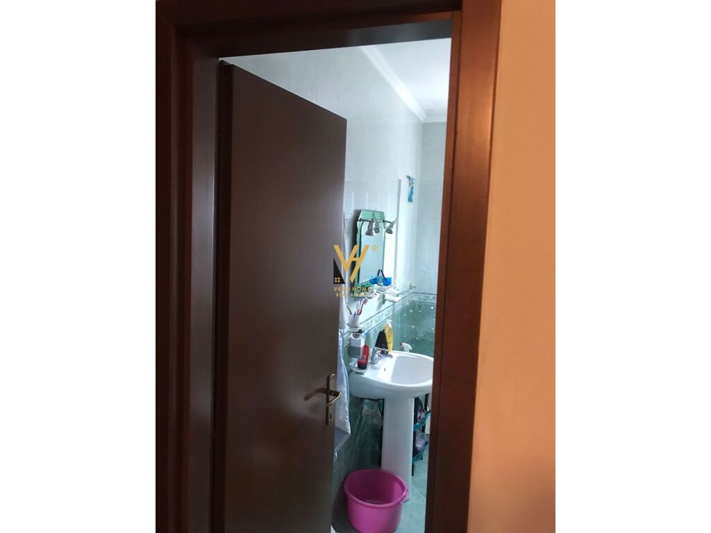 Jepet Apartament 2+1+ballkon me qera te Ish Fusha e Aviacionit 87 m2 2