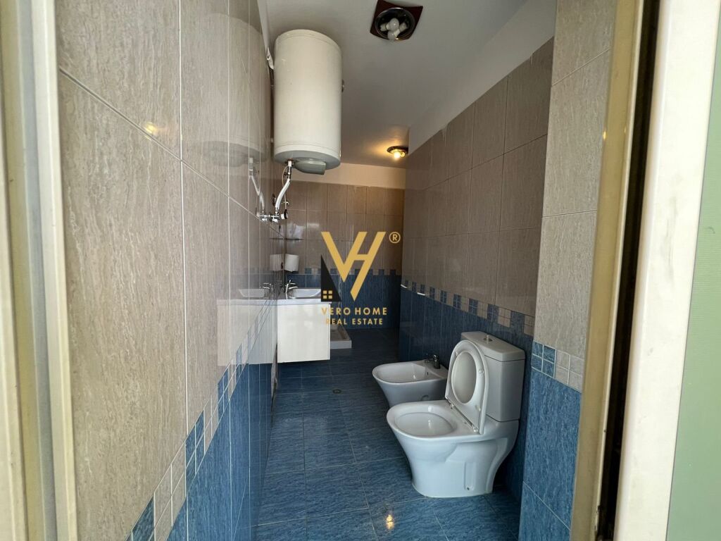 Shitet Apartament 2+1+ballkon te Globi , Rruga e Kavajes 117 m2