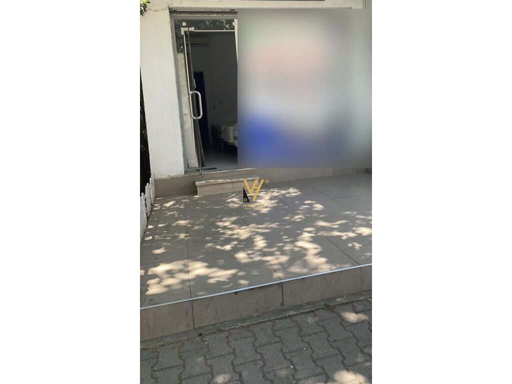 Jepet dyqan me qera te Rruga Ali demi 26 M2