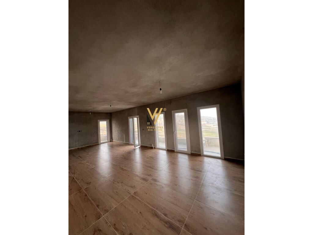 SHITET VILE KATER KATESHE NE POGRADEC 850.000 EURO