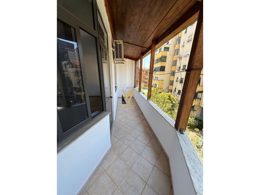 SHITET GAZONIERE 45 M2,PAZARI I RI, 110.000 EURO 2