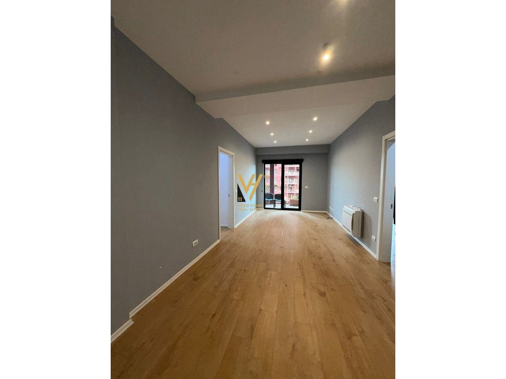 JEPET ZYRE 115 M2 ME QIRA TE RRUGA E KAVAJES 1.200 EURO