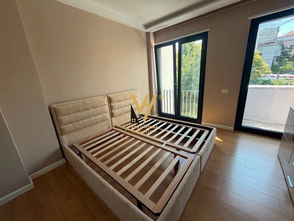JEPET VILE DY KATESHE ME QERA TE KODRA E PRIFTIT 4.000 EURO 3
