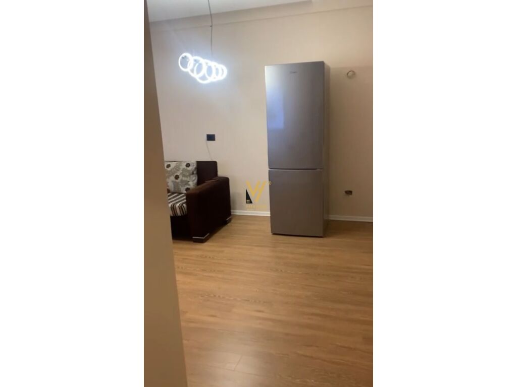 Jepet Zyre me qera te 21 Dhjetori 80 m2