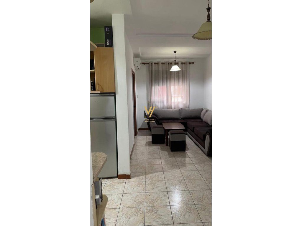 JEPET APARTAMENT 1+1 ME QERA NE MYSLYM SHYR 50.000 LEKE 2
