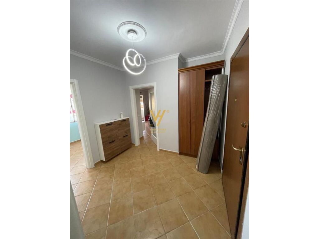 Jepet Apartament 2+1+ballkon me qera prane Stadiumit Air Albania 90 m2 2