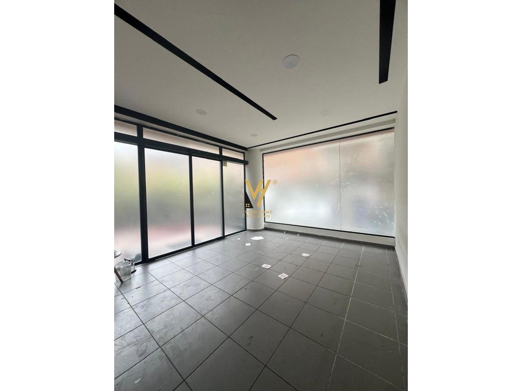 JEPET AMBIENT 700 M2 ME QERA STADIUMI DINAMO 5.000 EURO