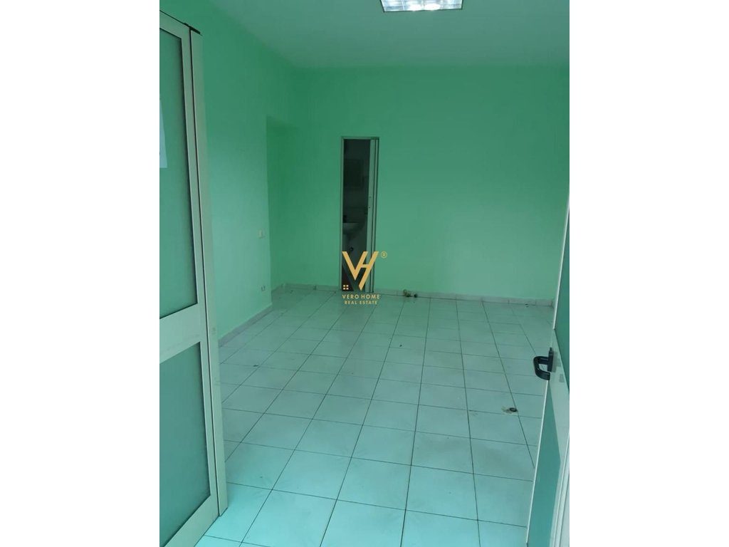 JEPET DYQAN 20 M2 ME QERA TE MYSLYM SHYRI 400 EURO 2