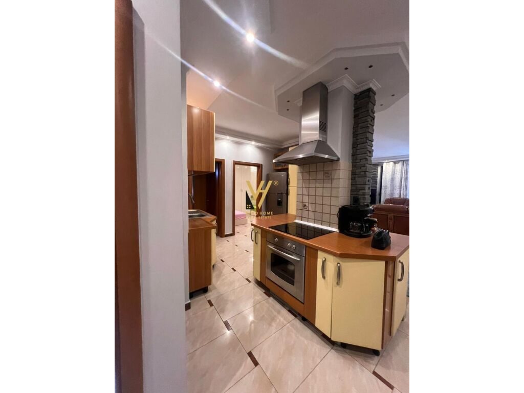 Jepet Apartament 2+1+2+ballkon me qera te Ish Ekspozita Sot 122 m2 3
