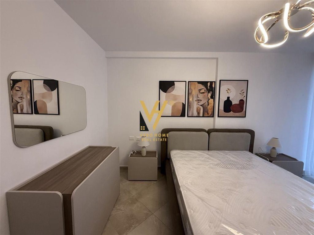 JEPET APARTAMENT 2+1+BLK ME QERA TE RRUGA E BARRIKADAVE 1.000 EURO 2
