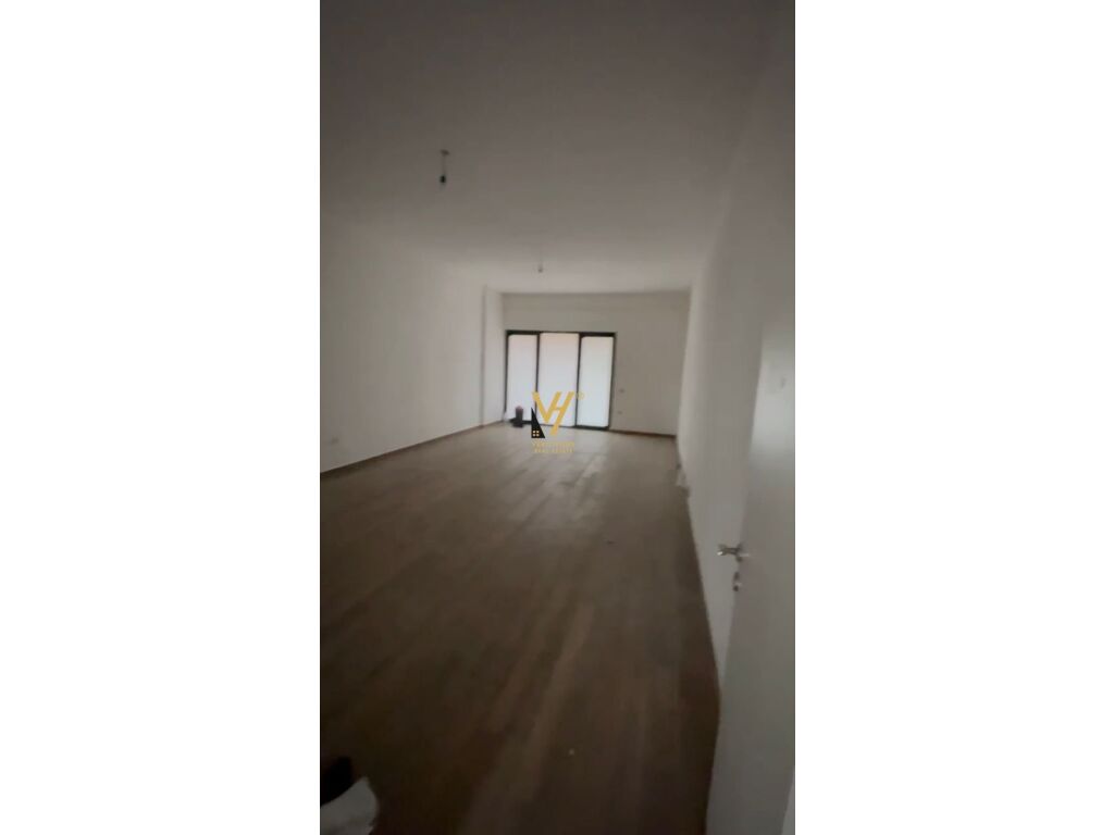 Jepet Zyre me qera te Kompleksi Arlis, Rruga e Dibres 122 m2 4