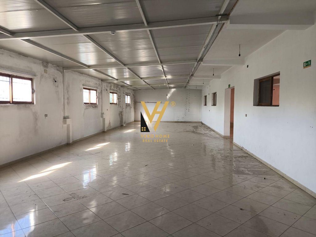 JEPET AMBIENT BIZNESI 1.400 M2 ME QERA NE KAMEZ 3.500 EURO 2