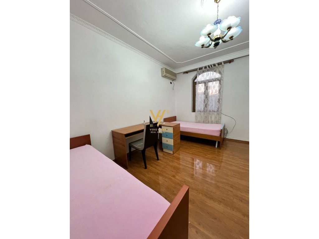 JEPET APARTAMENT 2+1 ME QERA TE ISH TREGU ELEKTRIK 500 EURO 4