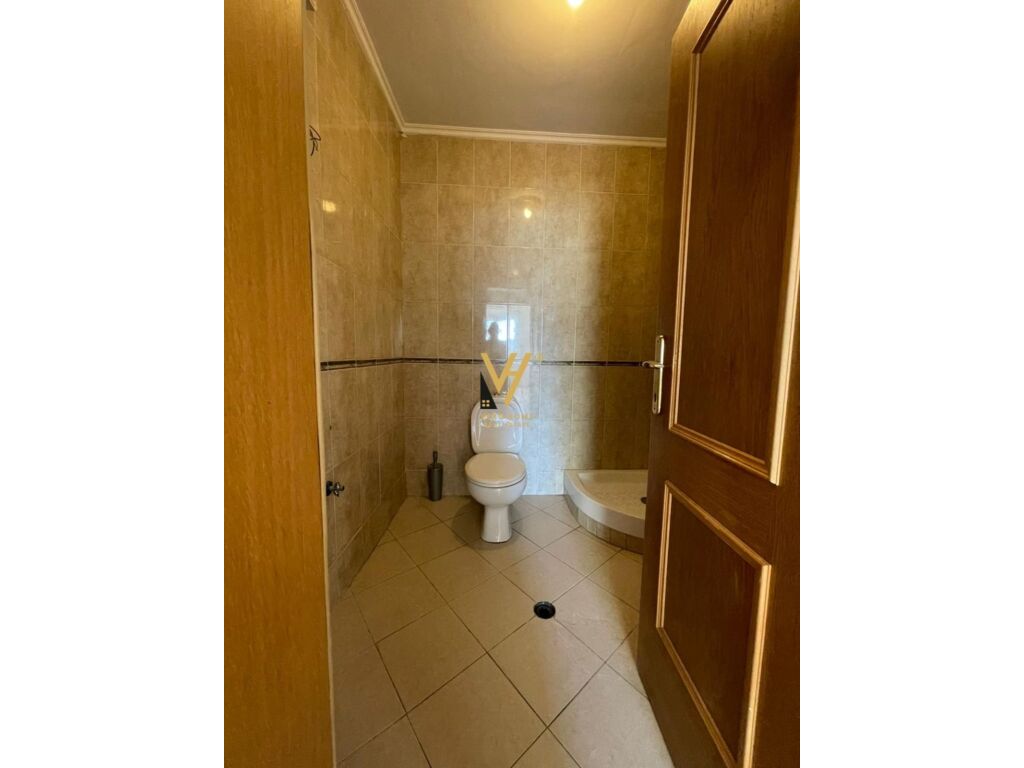 Jepet Zyre me qera te Rruga e Kavajes 115 m2