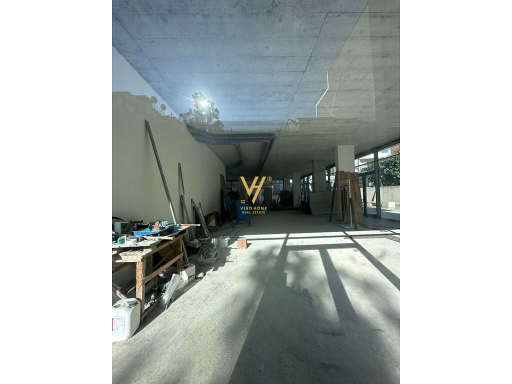 Jepet ambjent biznesi me qera te Stadiumi Air Albania 376 m2
