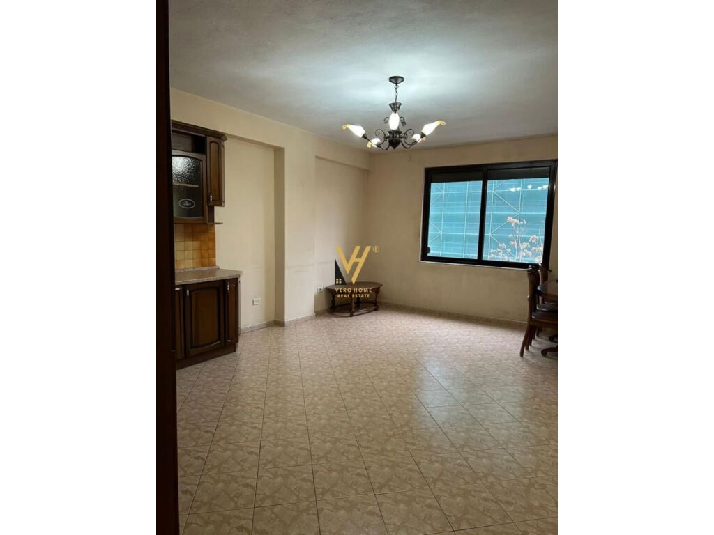 Shitet Apartament 2+1+2ballkon te Shkolla e Kuqe 118 m2 2