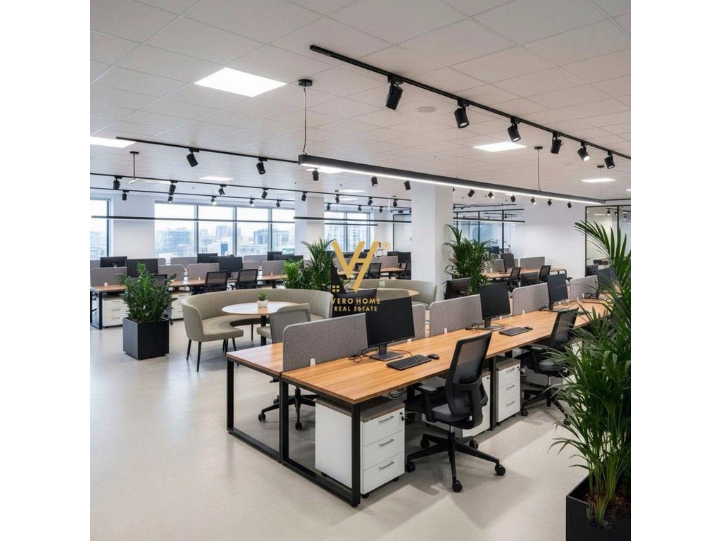 JEPET ZYRE 400 M2 ME QERA TE KOMUNA E PARISIT 10.000 EURO