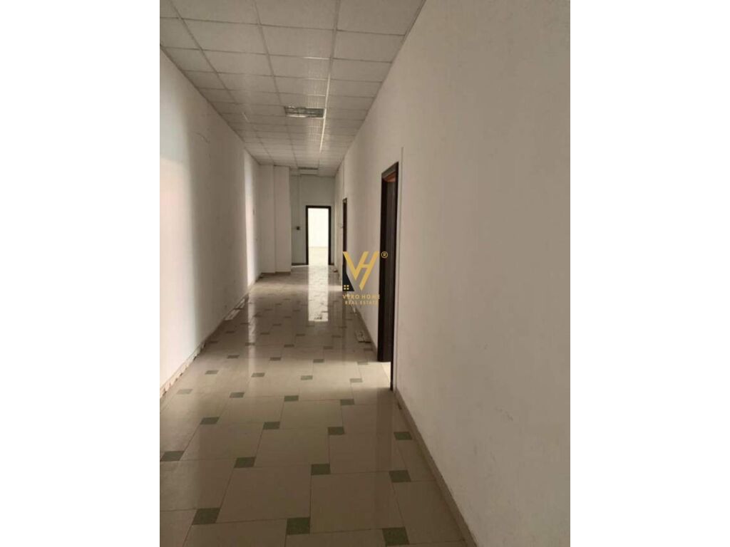 Jepet ambjent biznesi me qera ne Kamez 600 m2