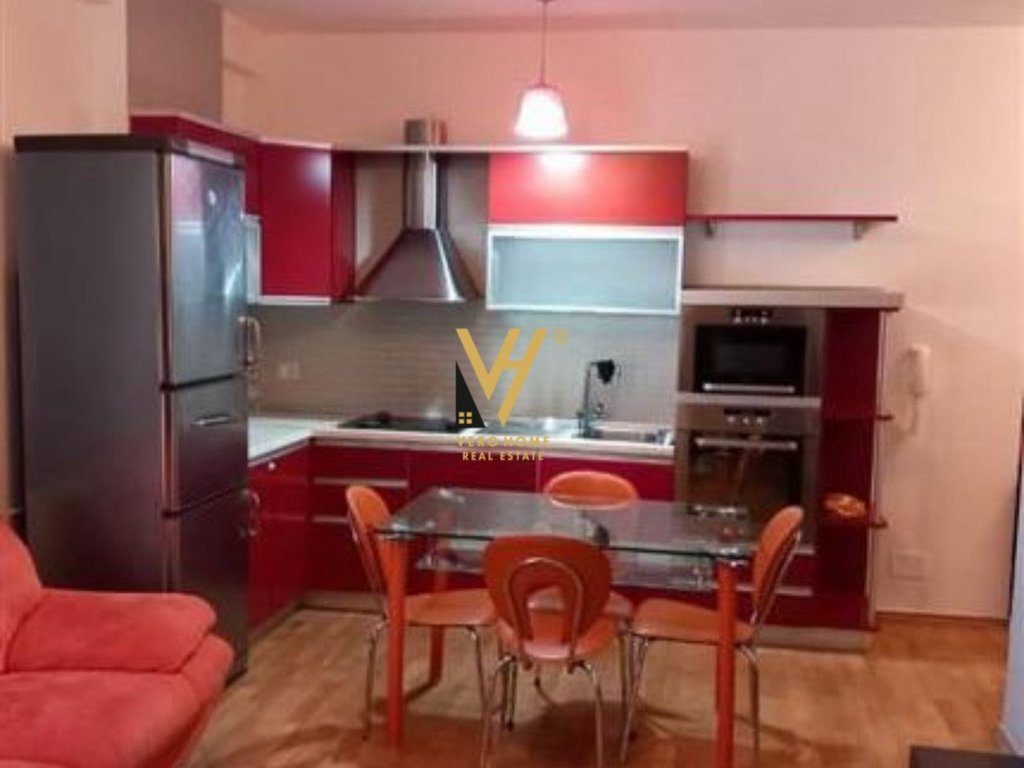 JEPET APARTAMENT 1+1+BLK ME QERA TE 21 DHJETORI 600 EURO 2