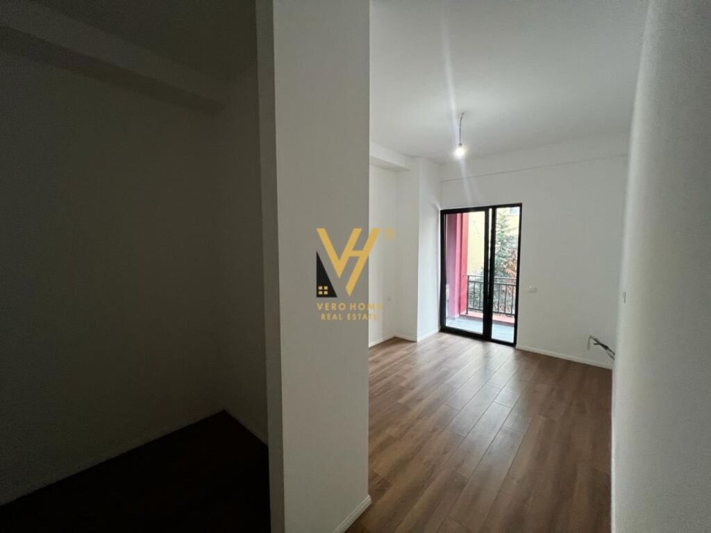 Jepet Zyre me qera te Kompleksi Arlis, Farmacia 10 , 80 m2 3