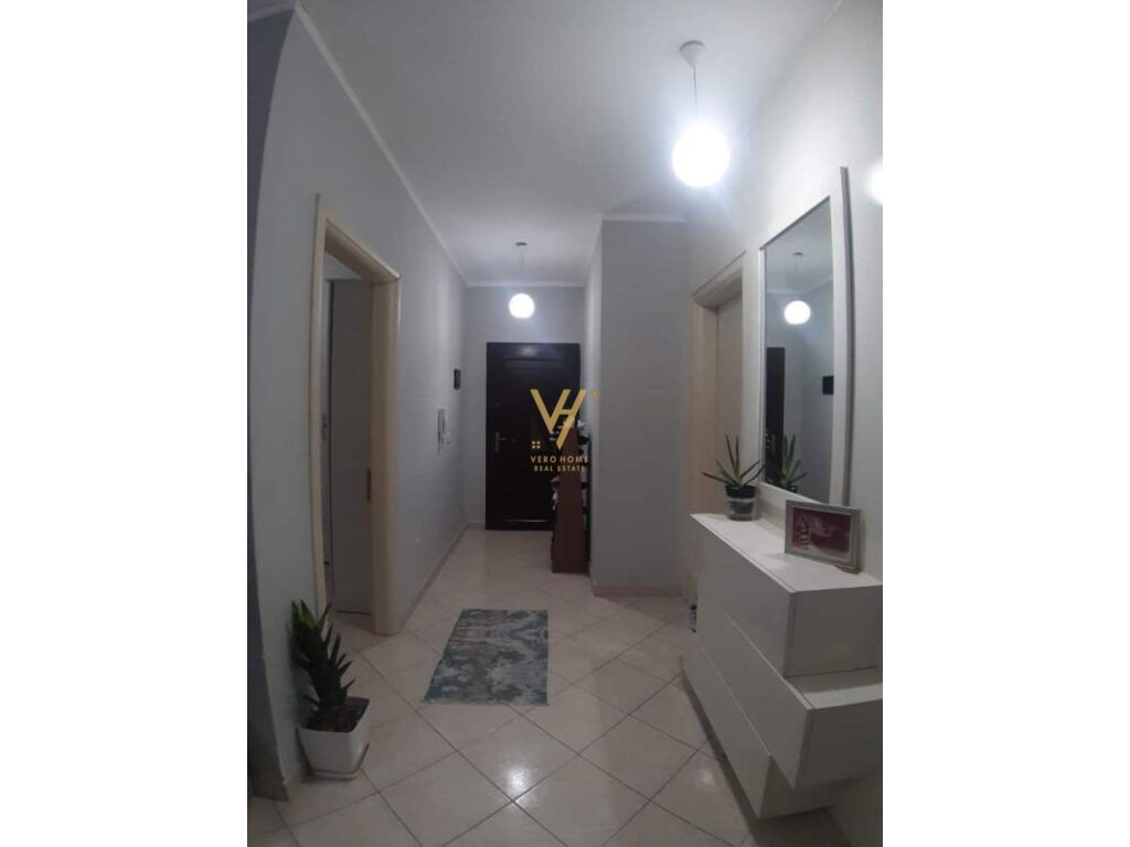 Shitet apartament 1+1 te Kthesa e Kamzes 72 m2