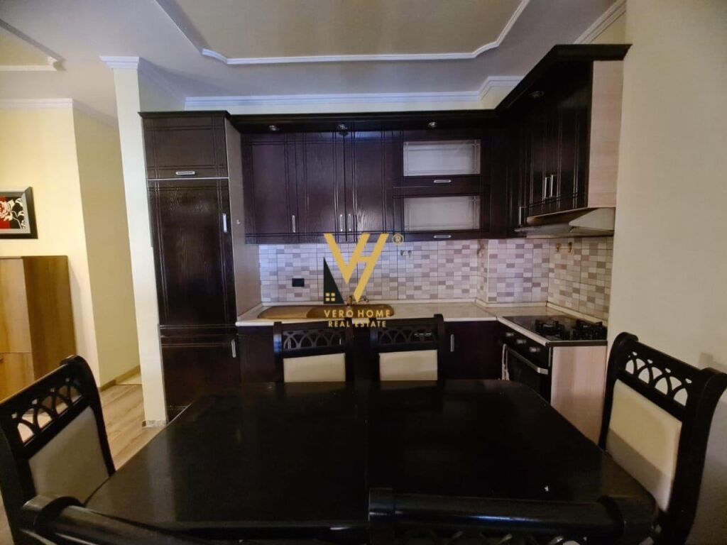 Jepet Apartament 2+1+ballkon me qera te Unaza e Re 100 m2 3