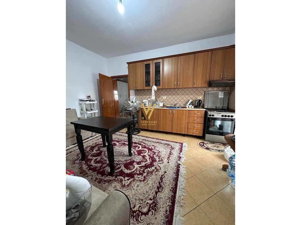 JEPET APARTAMENT 2+1+VERANDE ME QERA TE BULEVARDI I RI 45.000 LEKE 4